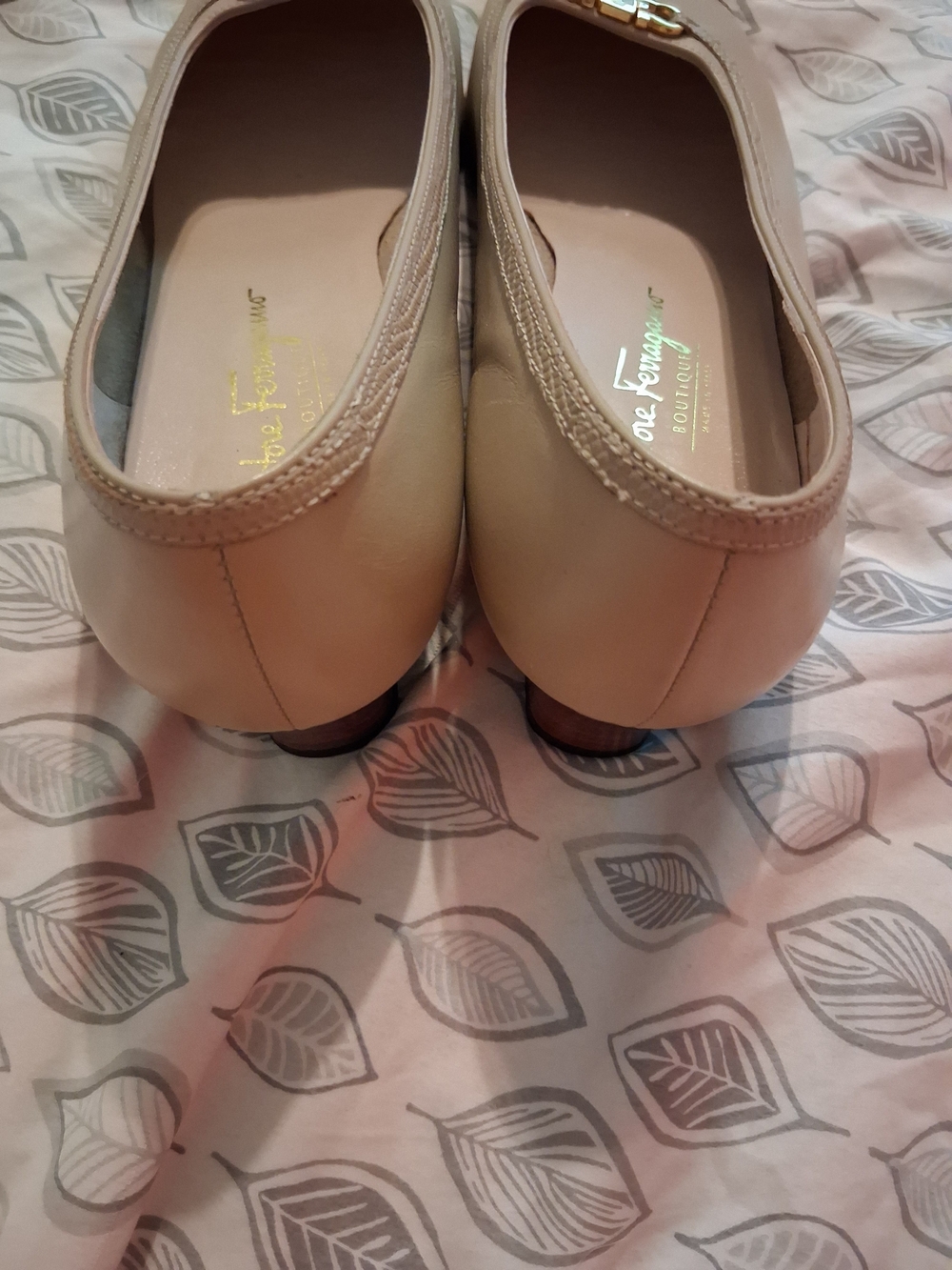 Salvatore Ferragamo Beige Leather Cap-Toe Ballet Heels - Picture 4 of 7